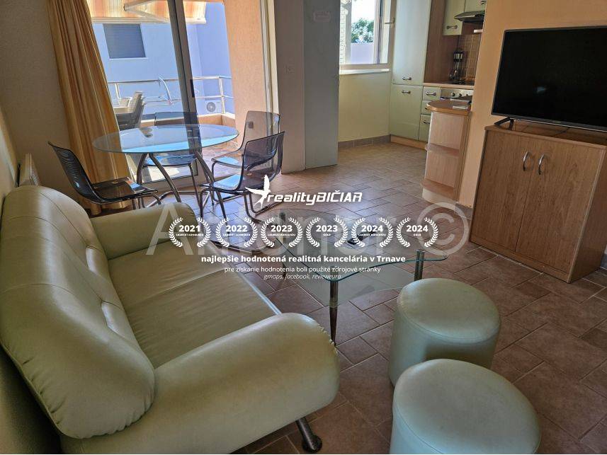 PRIVLAKA - apartmán - 130 m od mora - 2