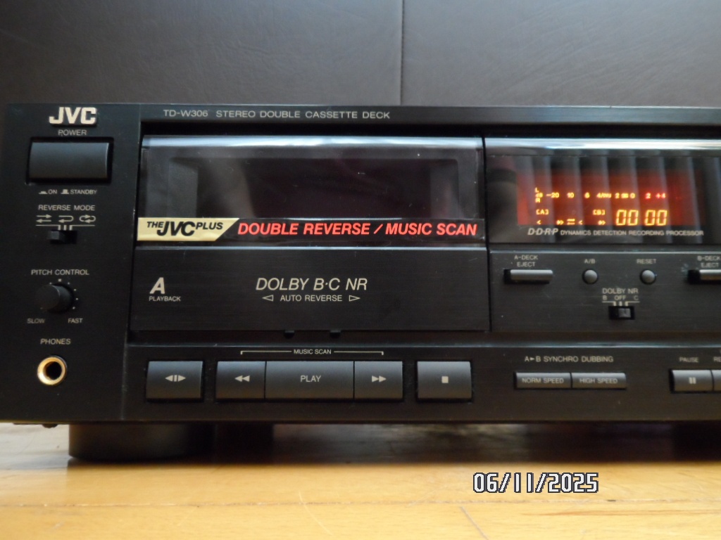 Kazetový magnetofón JVC TD-306 - 2