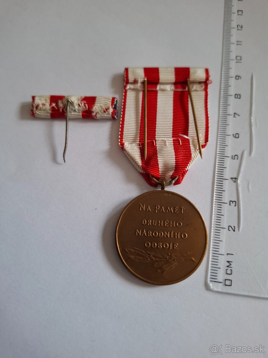 Medaila Za vernosť 1939-1945 so stužkou - 2