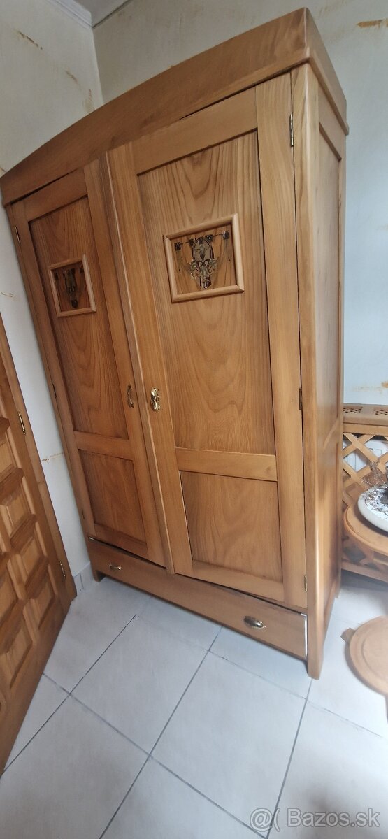 Starožitný dubový nábytok - 2