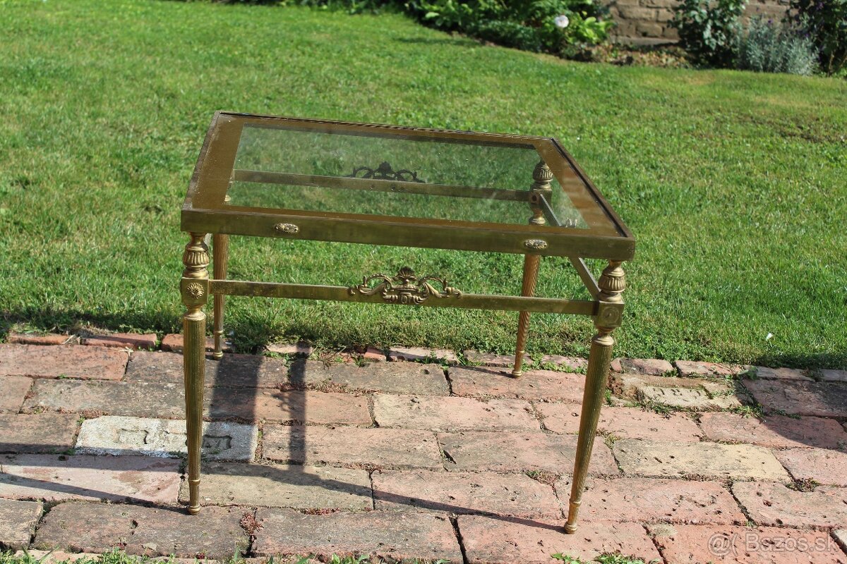 Mosadzný konferenčný stolík - 2