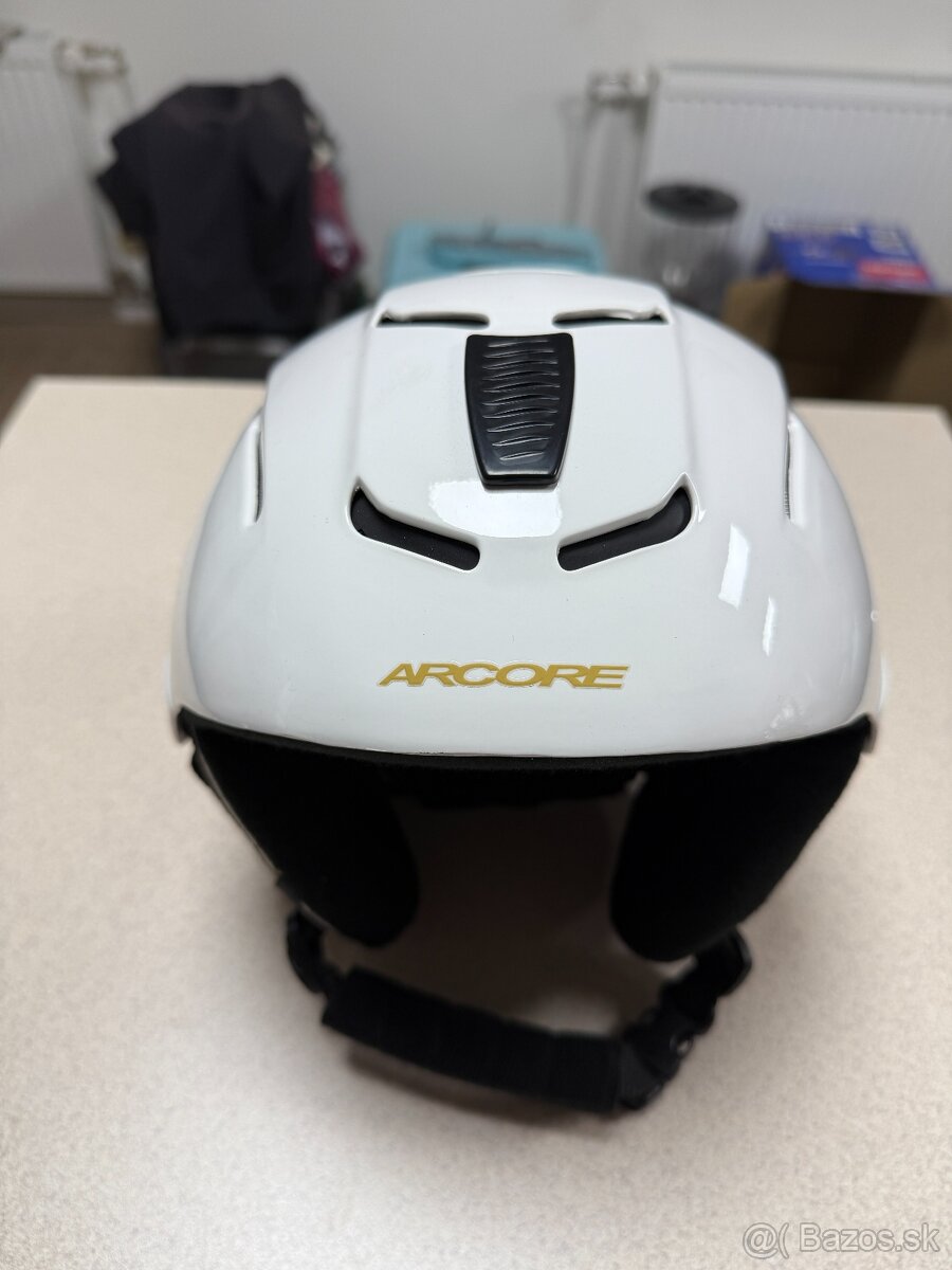 Prilba na snowboard. - 2