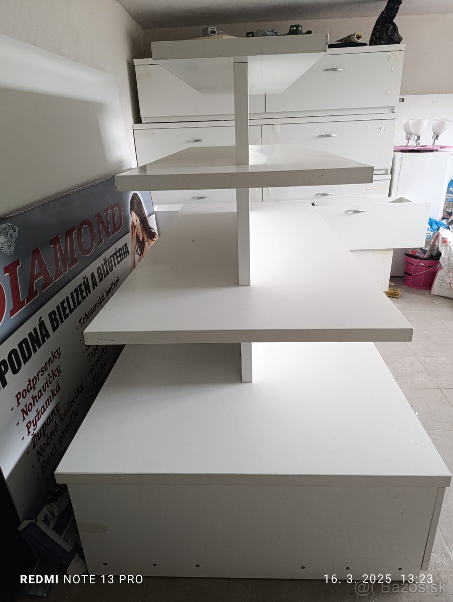 Výstavný regal - 2