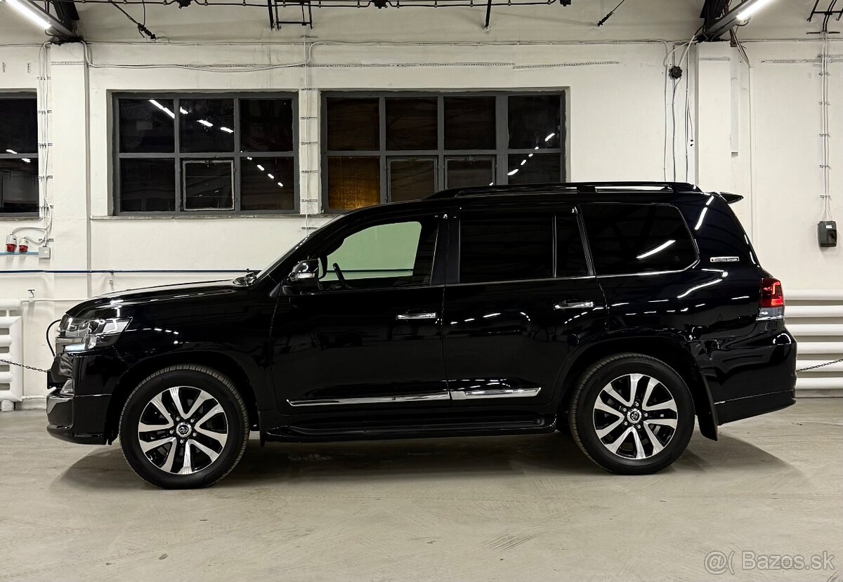 Toyota Land Cruiser 200 4.5 V8 diesel