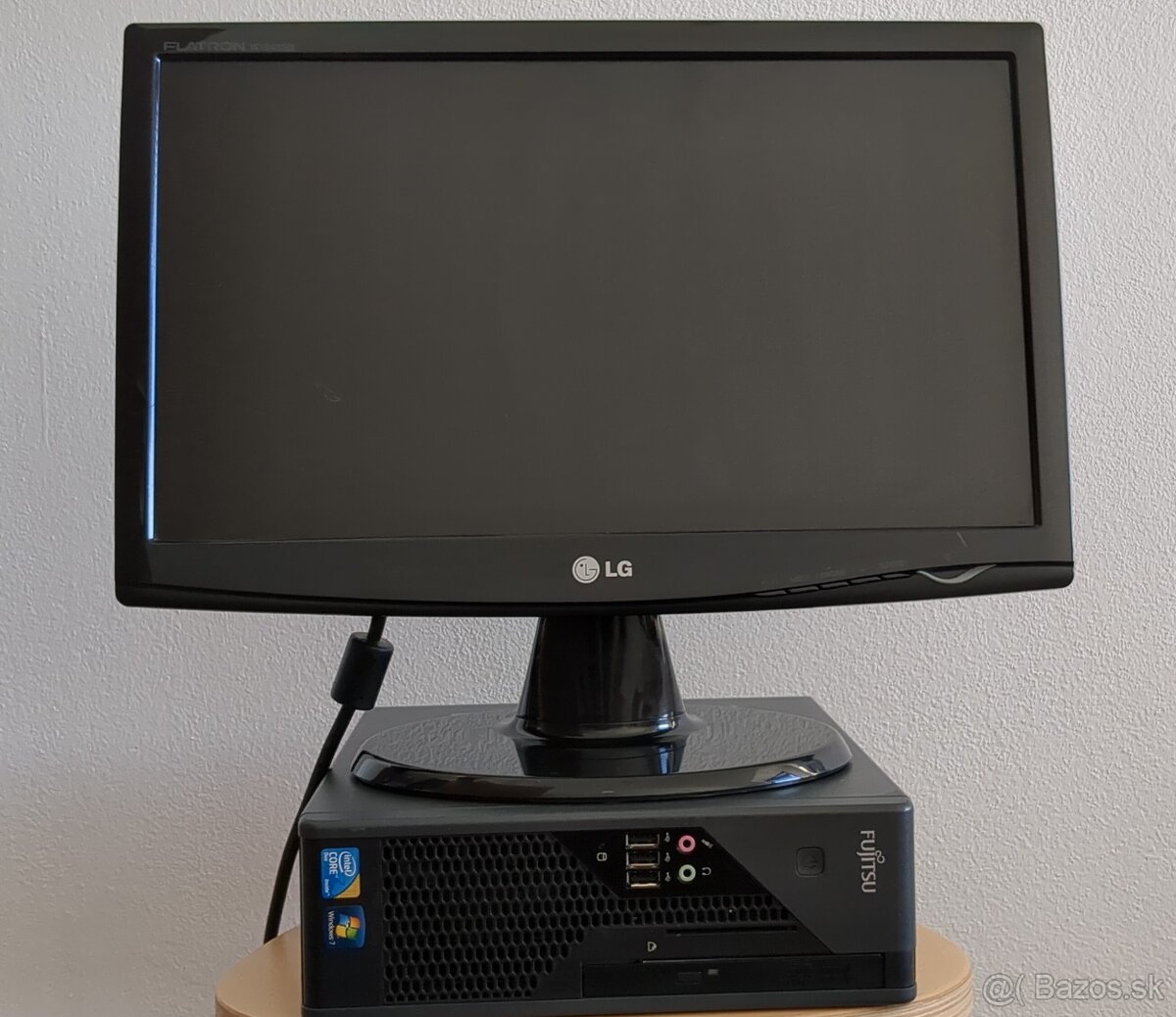 PC Japonský Fujitsu + monitor LG 19" - 2