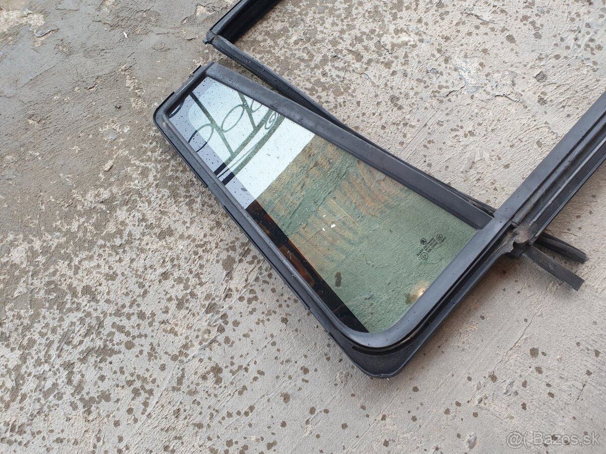 Octavia 2 Combi • sklo pravé zadné, pevné s tesnením - 2