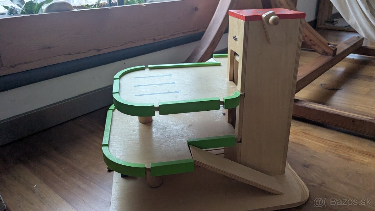 Woody parkovací dom - 2