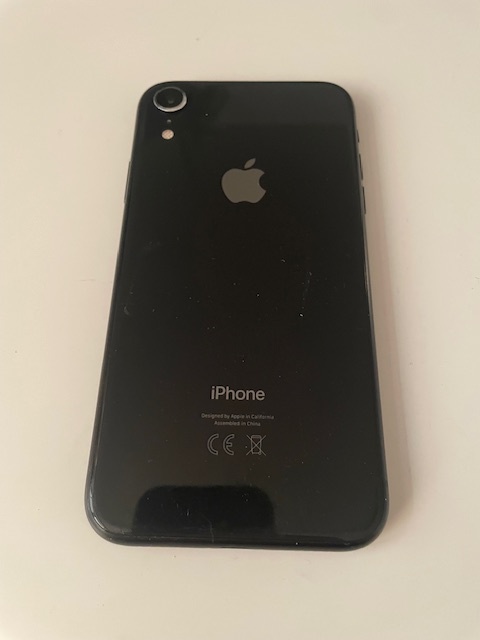Krásny Iphone XR čiernej farby 64GB batéria 92 percent - 2