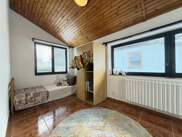 Na predaj RODINNÝ DOM v centre obce Konská - 2