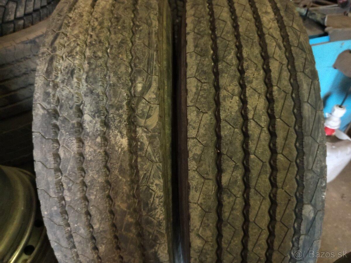 Predám vodiace pneu 315/80-22.5 - 2