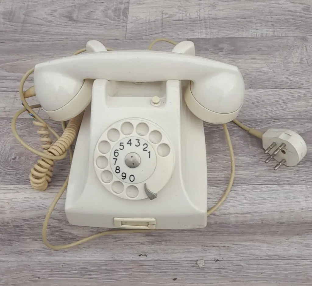 Telefón “ RETRO „. - 2