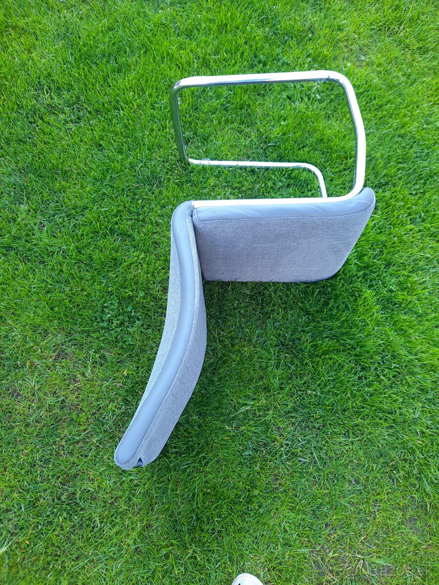 Seda kuchynska stolicka - 2