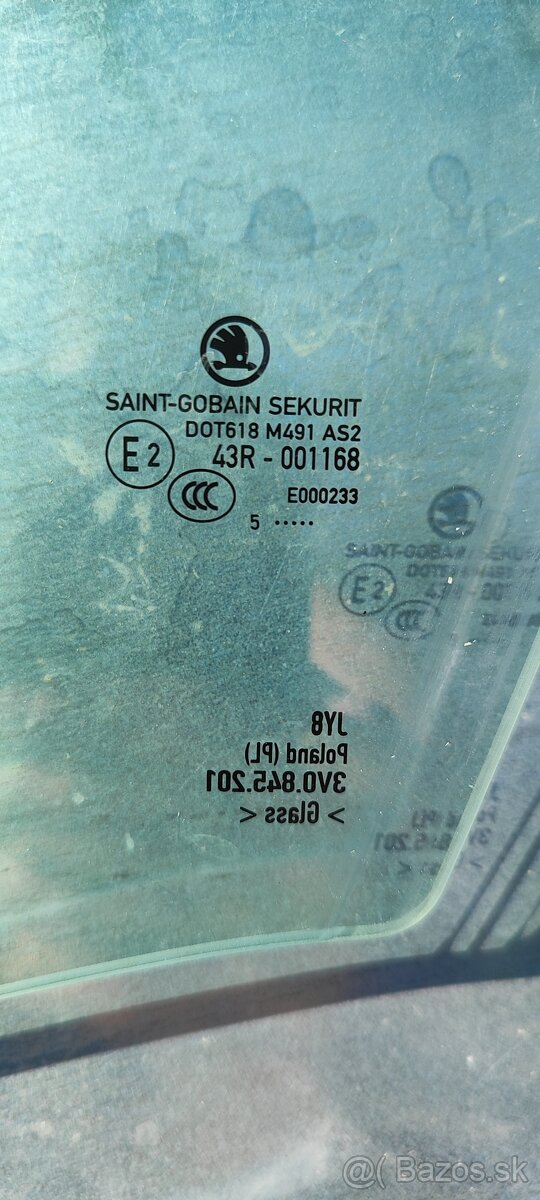 Sklo ľavé predné Superb 3 - 2