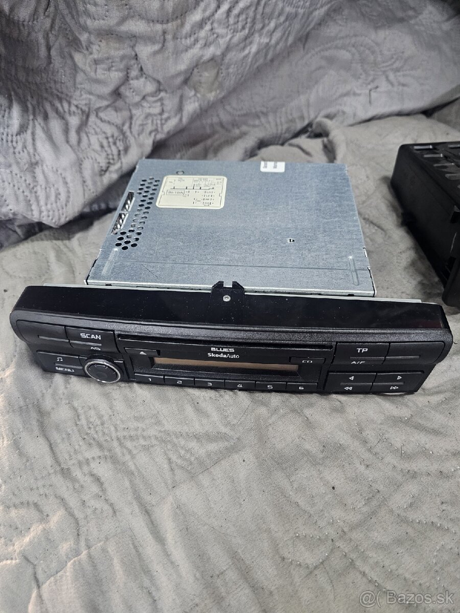 Predam diely na octavia 2fl - 2