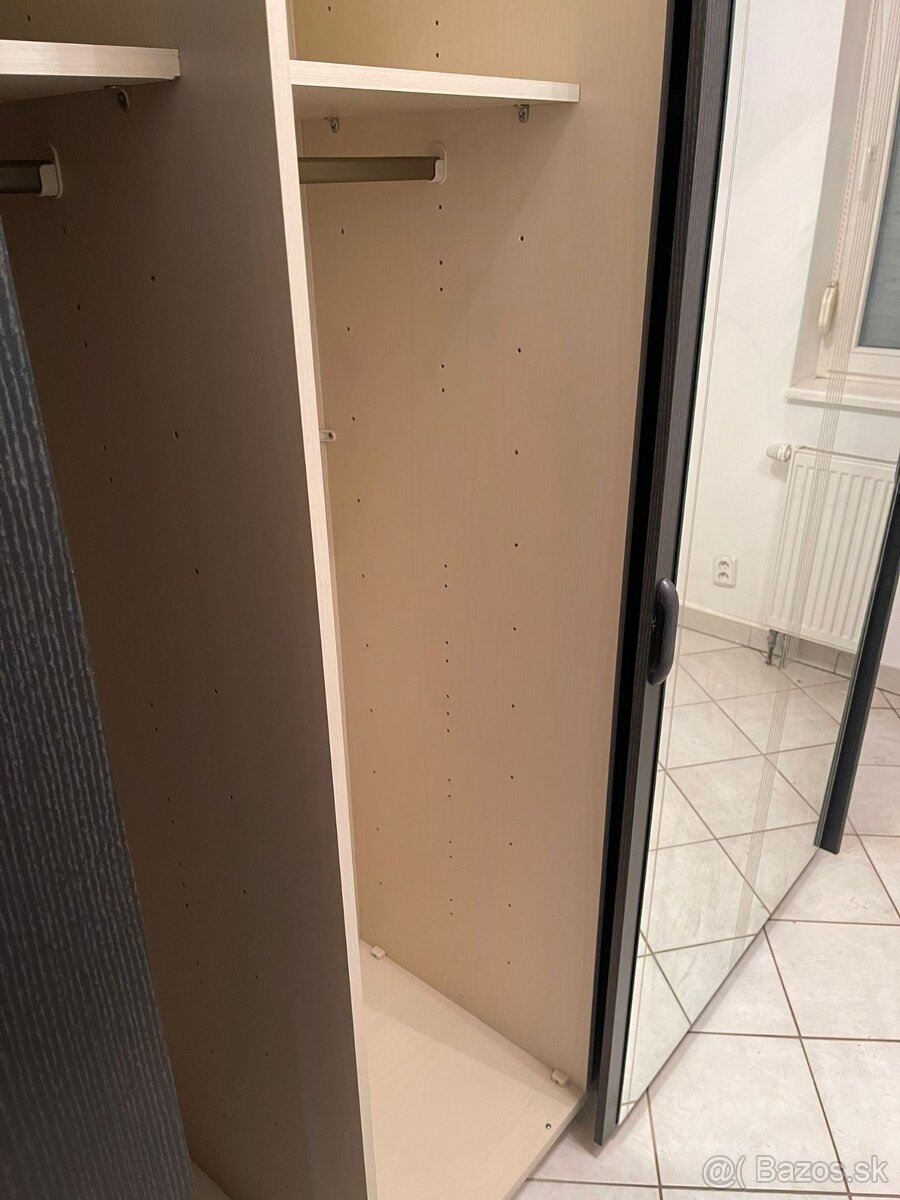 Predám vstavanú skriňu - 2