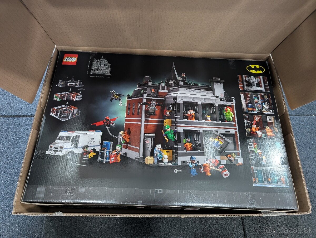 LEGO 76300 Arkham Asylum Batman - 2
