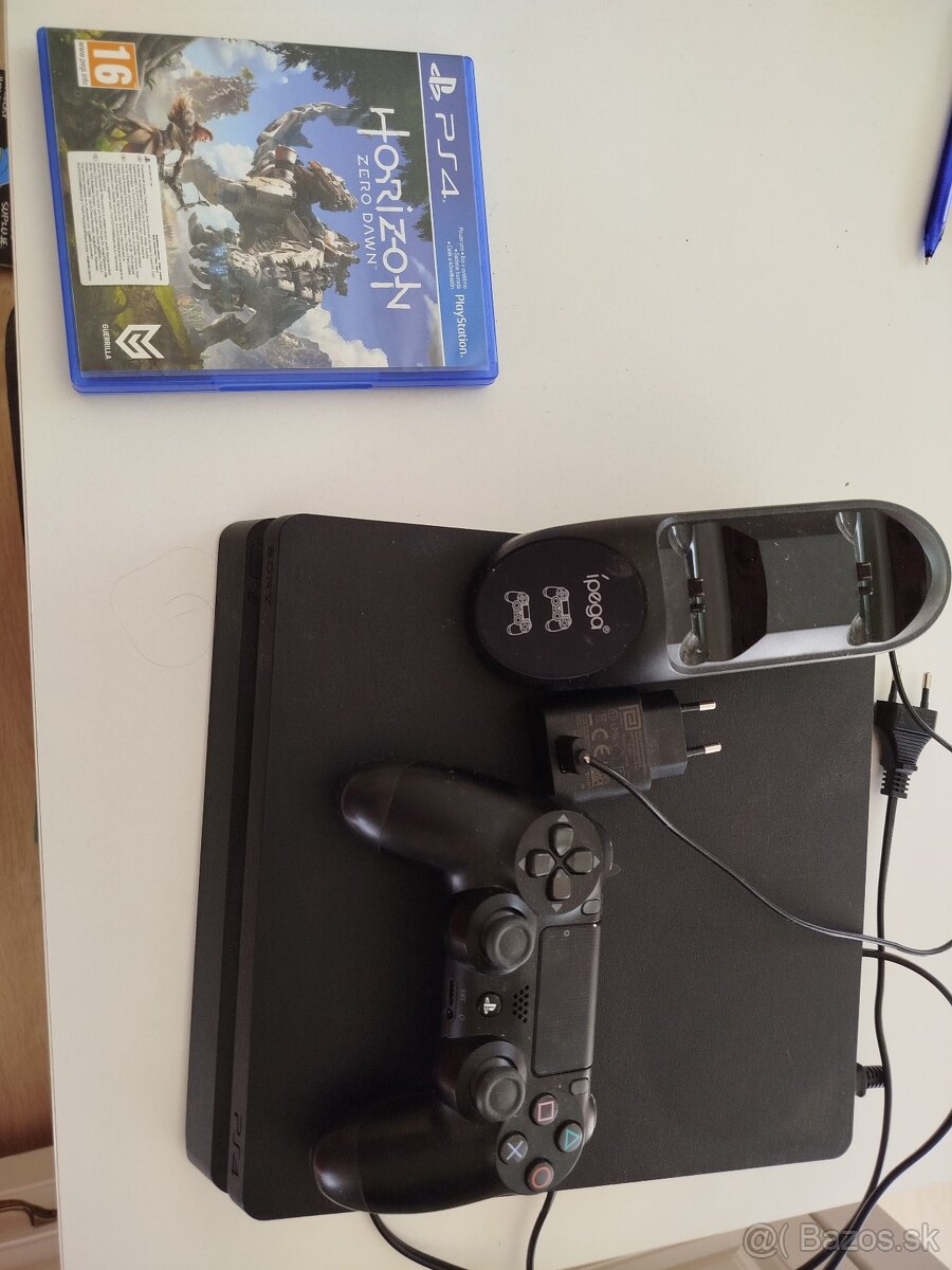 Playstation 4 slim - 2