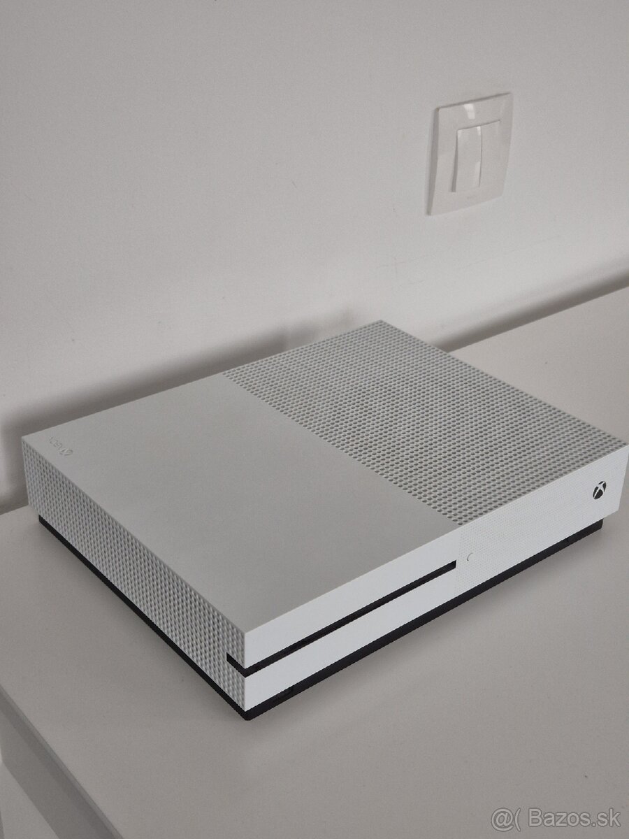 Xbox One S 1TB + nabíjací dock + Forza Motorsport 7 - 2