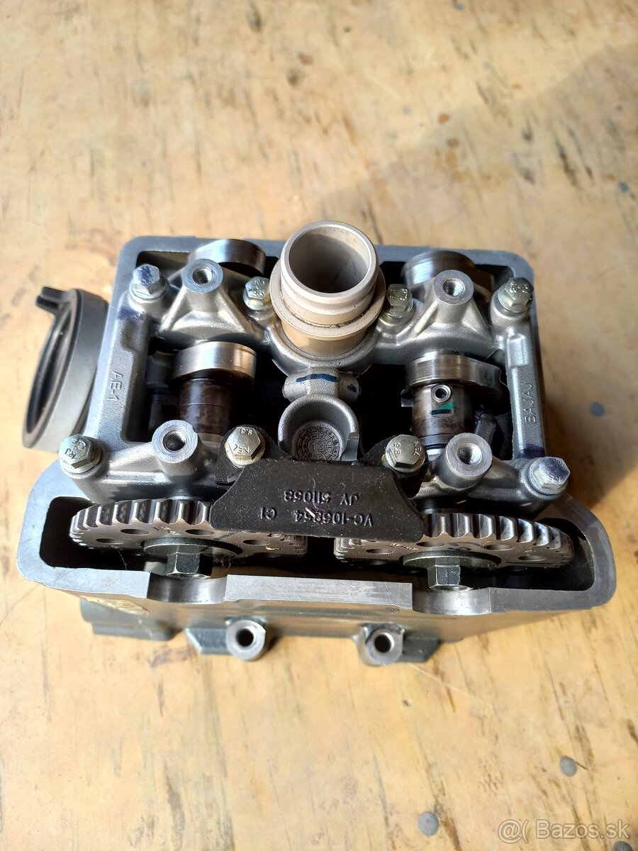 Hlava KTM Duke 390 - 2