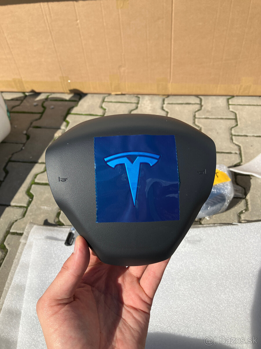 airbag ridice tesla volantu - 2