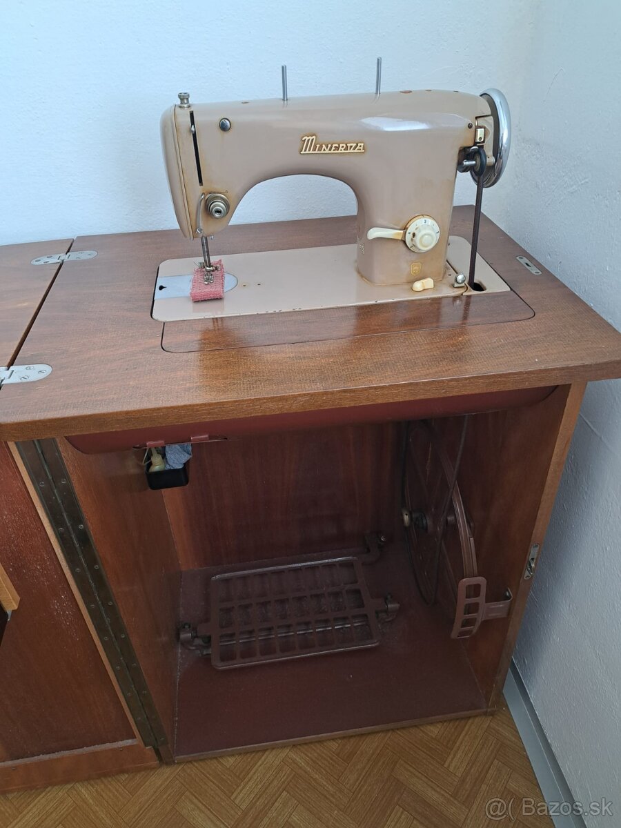 Šijací stroj - 2