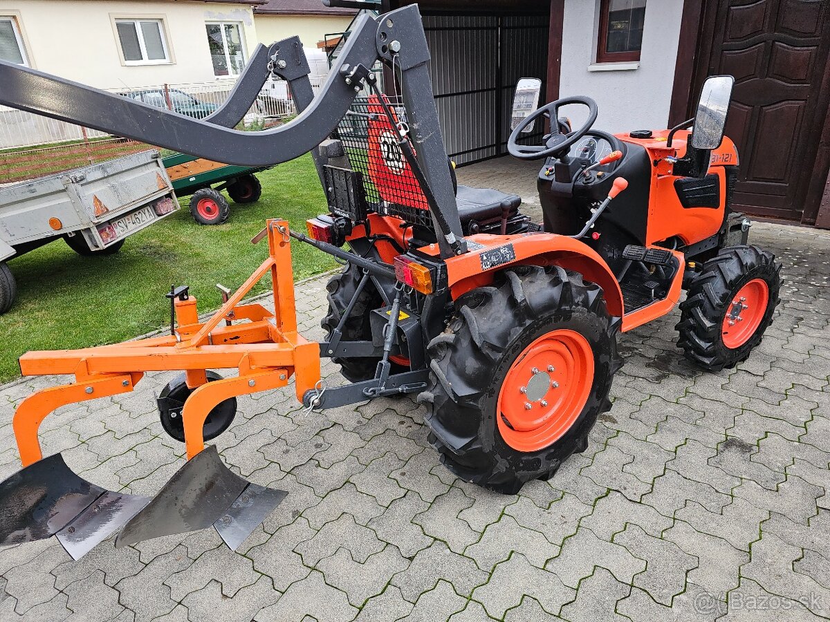 Predam traktor Kubota B1-121 - 2