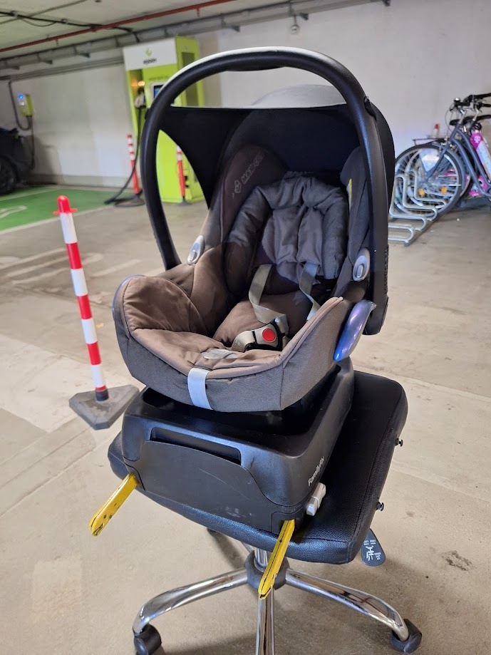 Maxi-Cosi Základňa FamilyFix + Autosedačka 0-16kg - 2