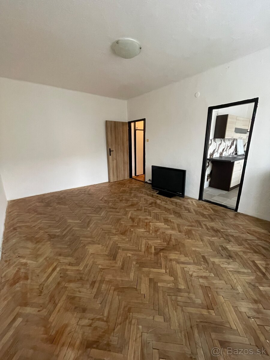 Na PRENÁJOM 2-izbový byt v centre - 2