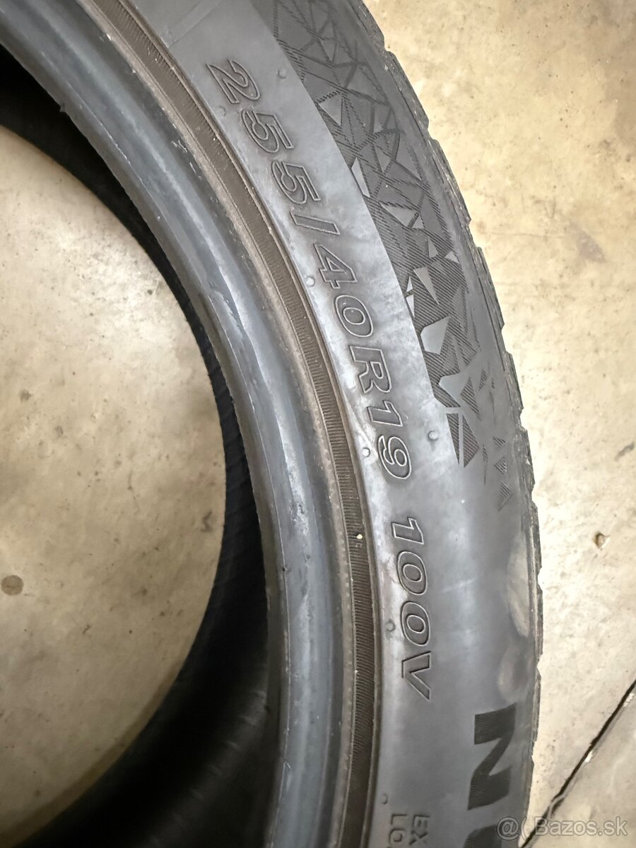 255/40r19 - 2