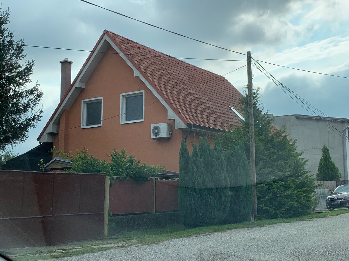 PREDAJ : Rodinný dom s bazénom - 2