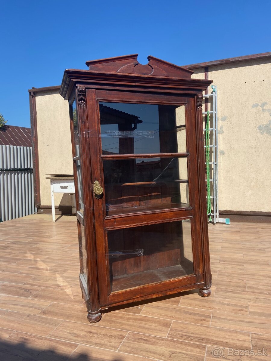 Predám starožitnú Vitrínu rok 1880 - 2