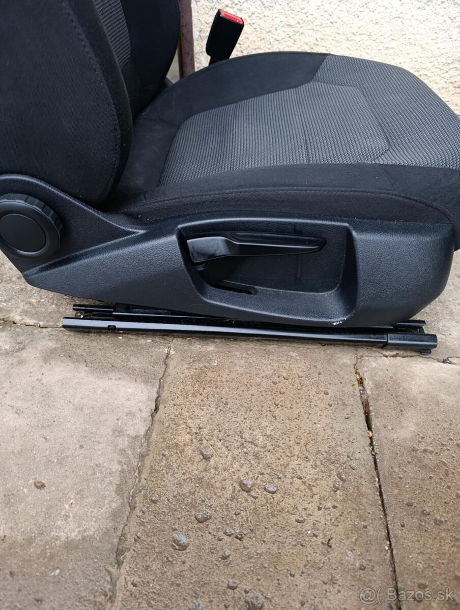 Sedačky Pasat - predné - 2