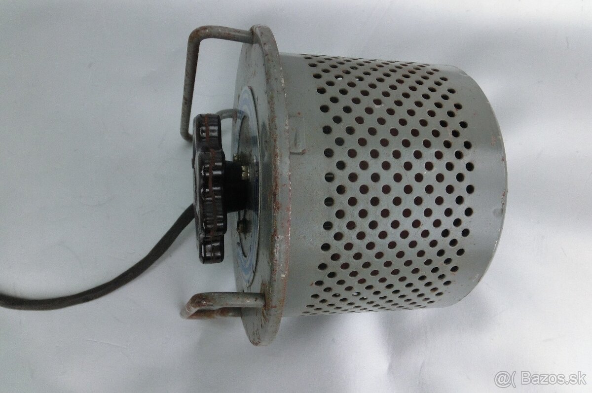 Regulátor napätia RT4 na triodin . - 2