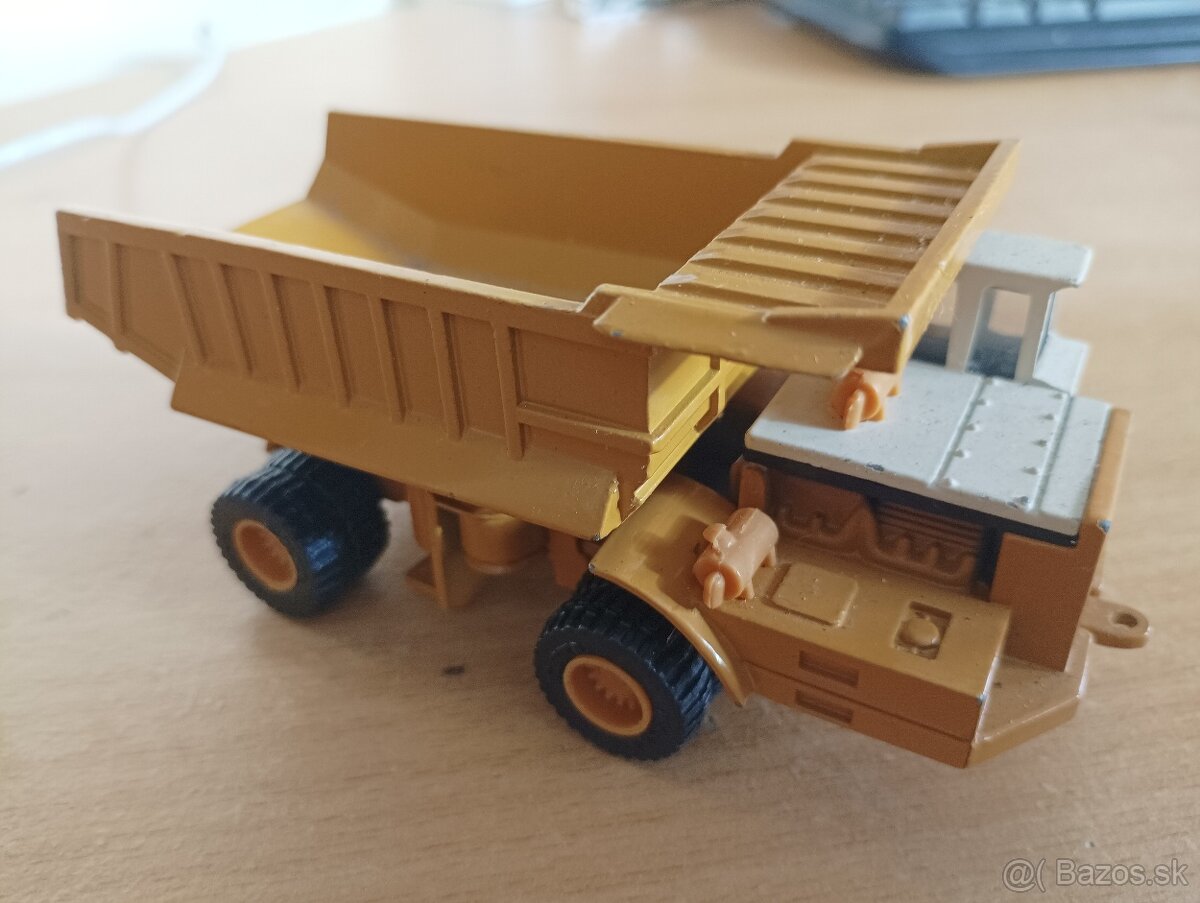 THE ERTL - DYERSVILLE IOWA USA sklápěč+pásový traktor - 2