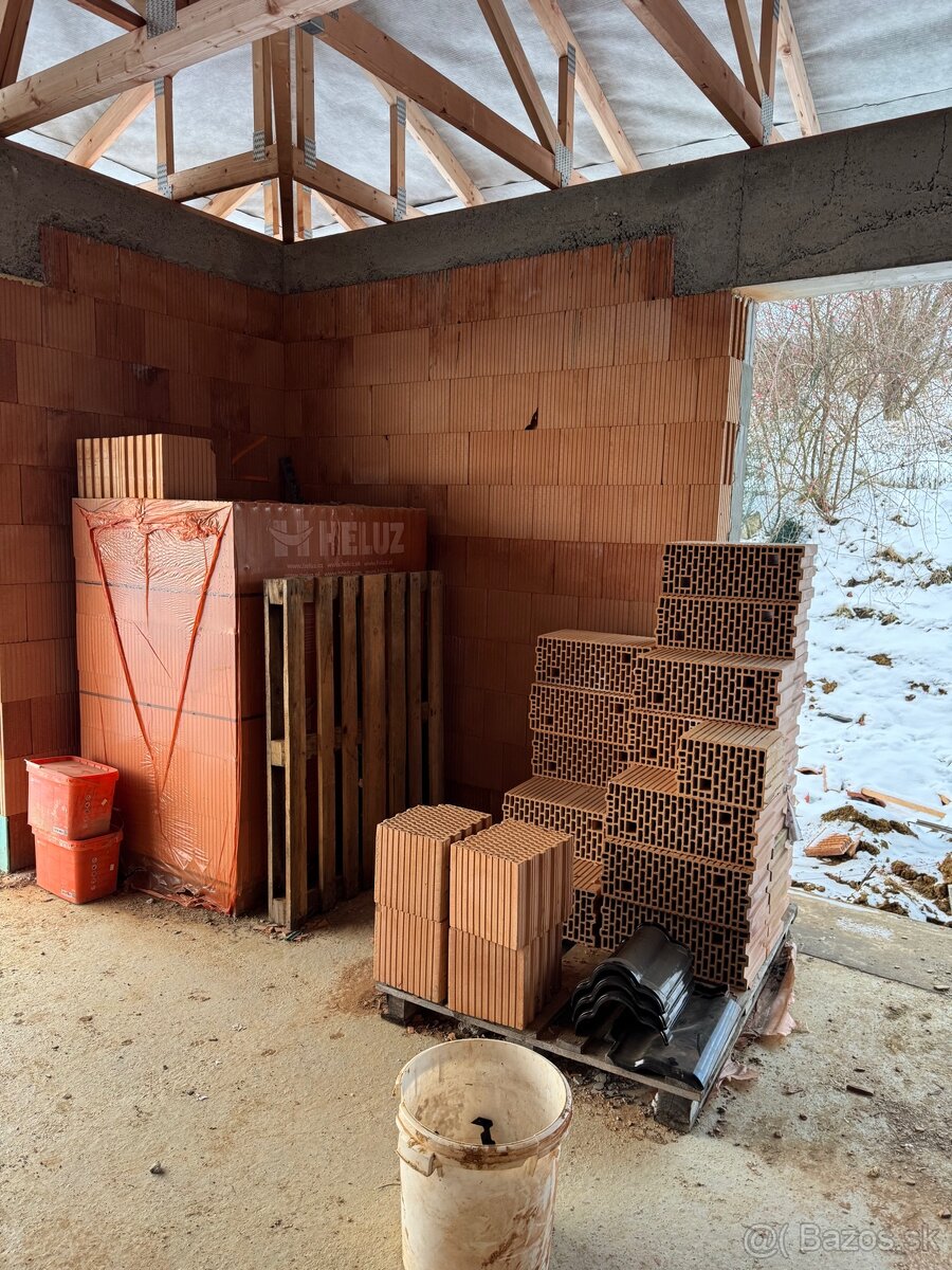 STAVEBNÝ MATERIÁL NA PREDAJ – TEHLY HELLUZ + ROXORY - 2