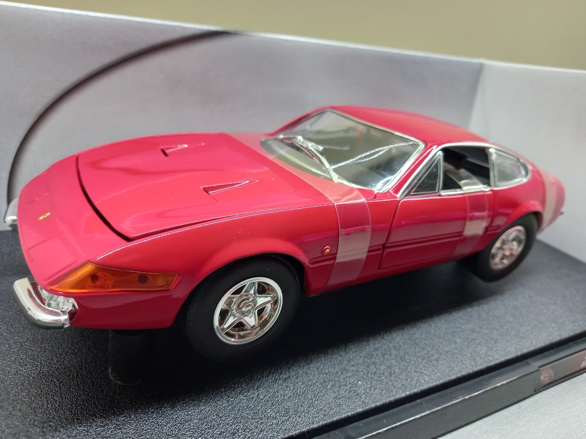 FERRARI 365GTB/4 HOTWHEELS 1:18 - 2
