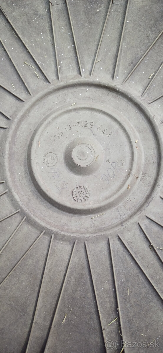 puklice na BMW.... 8ks SPOLU ...... - 2