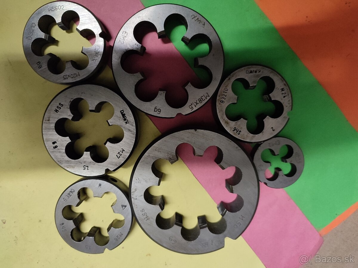 Očká a závitníky. - 2