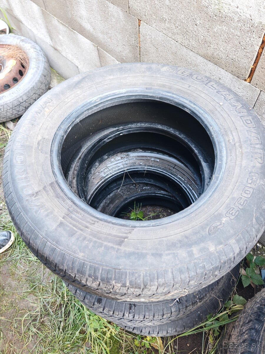 Predám letné pneumatiky 215/70 R16 - 2