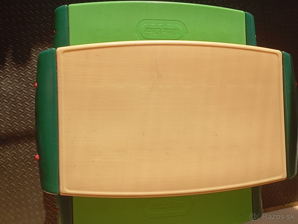 Záhradný stôl s lavičkami plastový - 2