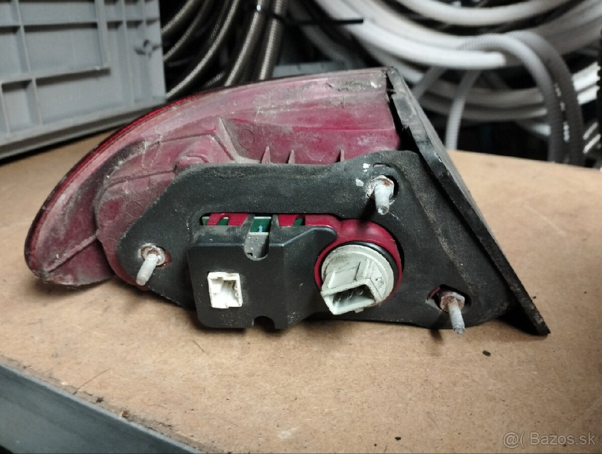 Predám zadné svetla na alfu Romeo 166 - 2