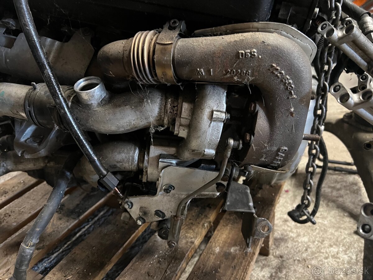 VW Touareg 7L 5.0TDI V10 motor predám rozpredam - 2