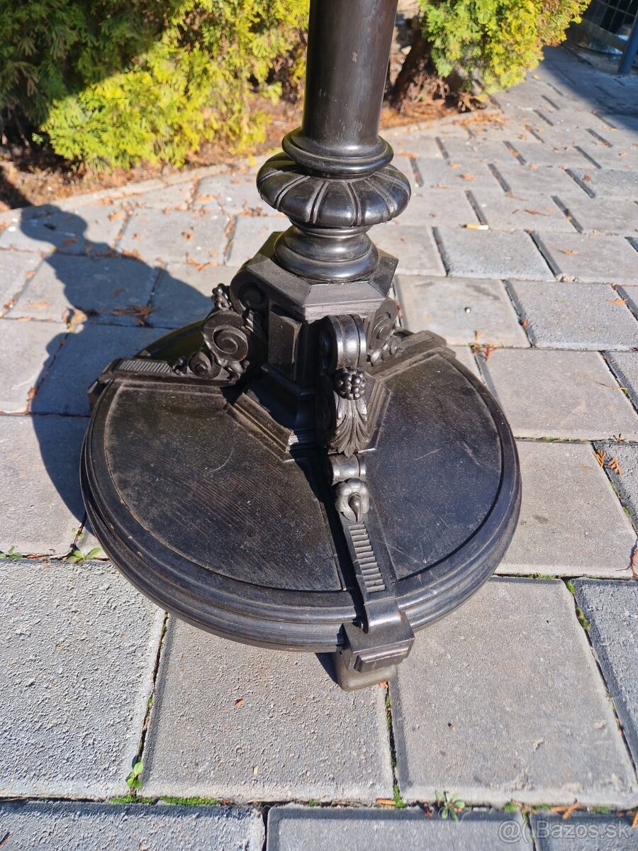 Predám okrúhly stolík s intarziou - 2