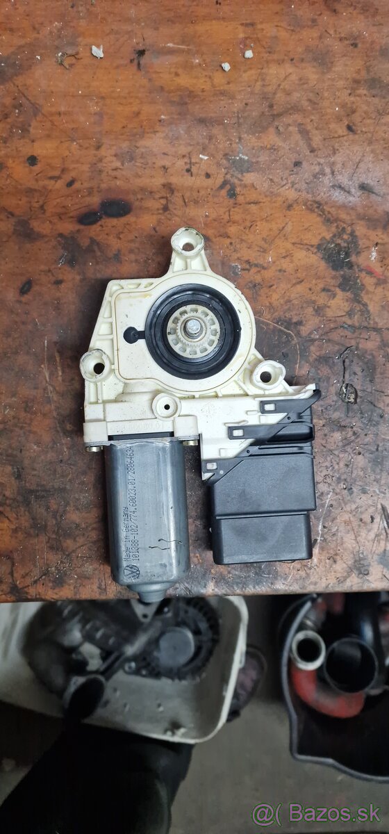 Motorcek stahovacky okna zadny pravy Seat Leon Toledo 1M - 2