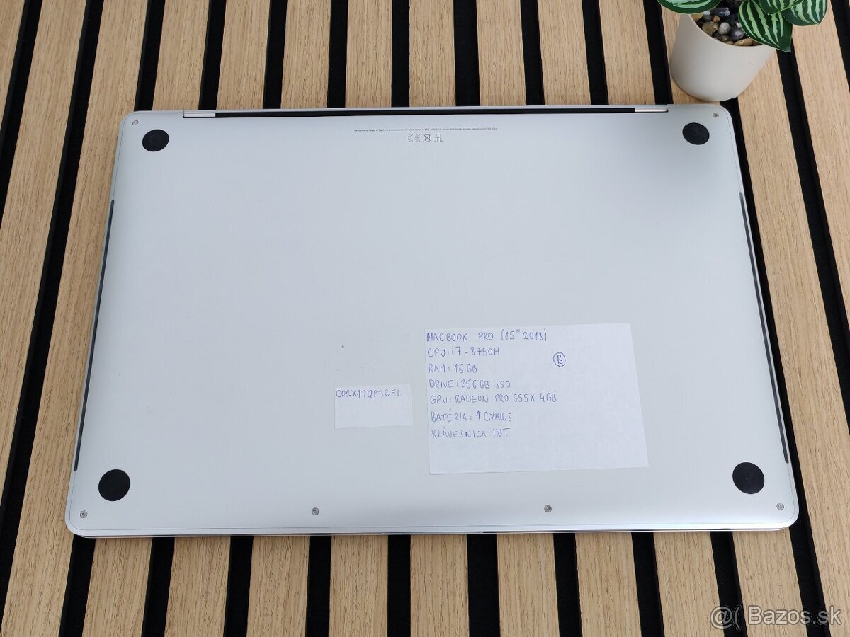 MacBook Pro 15" 2018 Silver | i7 | 16GB RAM | 256GB - 2