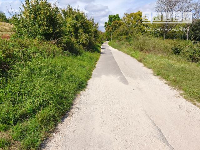 Stavebný pozemok v meste Vrbové o výmere 700m2. - 2