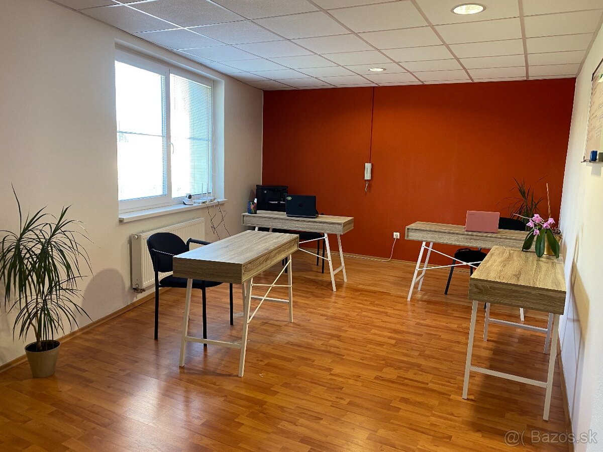 Ponúkam Vám kancelárske priestory v centre mesta Levice. - 2