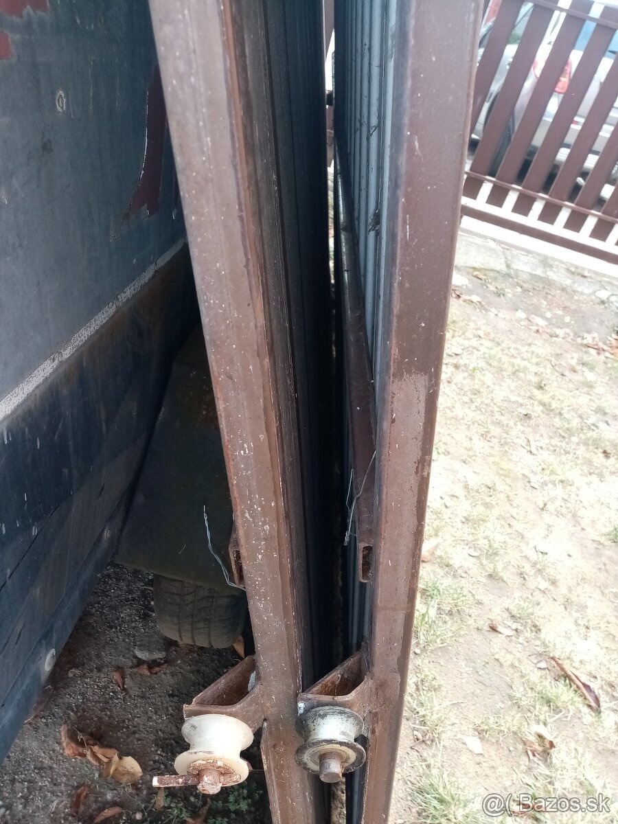 Predám 2kus garážové brány. - 2