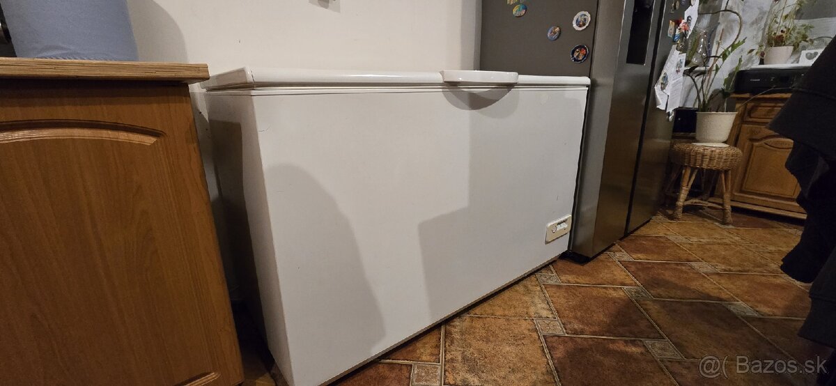 Truhlicová mraznička 400l - 2