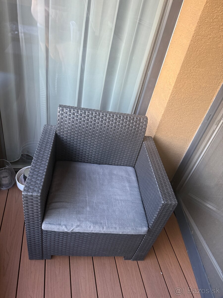 Predam zahradna sedacia suprava - 2